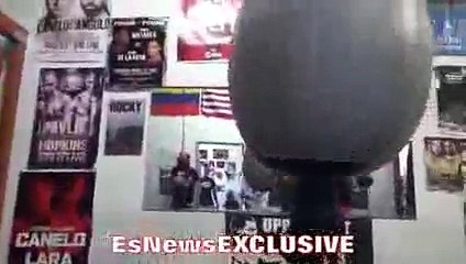 Leo Santa Cruz KILLS THE WRECKING BALL HEAVY BAG!!! - EsNews Boxing