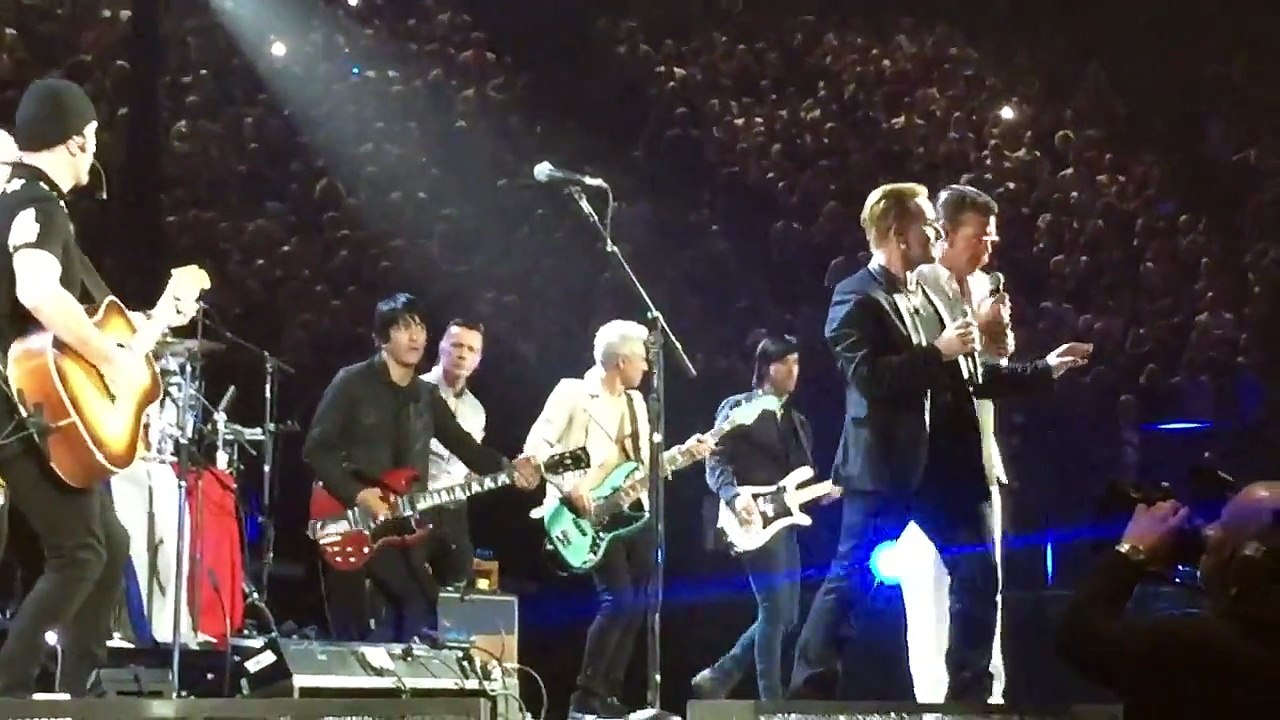 Paris: Les Eagles of Death Metal remontent sur scène avec U2 après le massacre du Bataclan