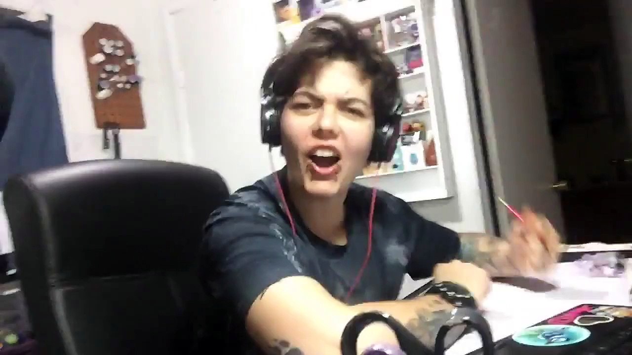 Elle fait peur à s copine tout les jours pendant 1 an... Compilation énorme