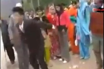 dolha apni hi shadi me dance krne lge, deken is ka pagl pan