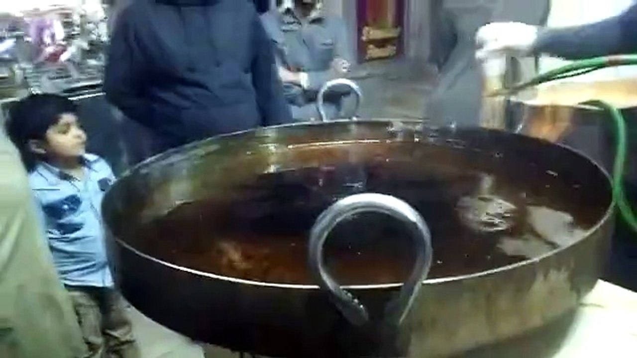 Making Jalebi in new style