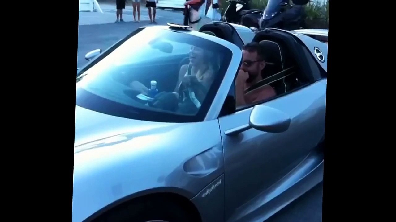 Faire le malin avec sa Porsche 918 Spyder à St-Tropez