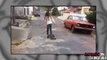 Garota leva tombo de skate e mãe dá risada maligna - Vídeo para rir