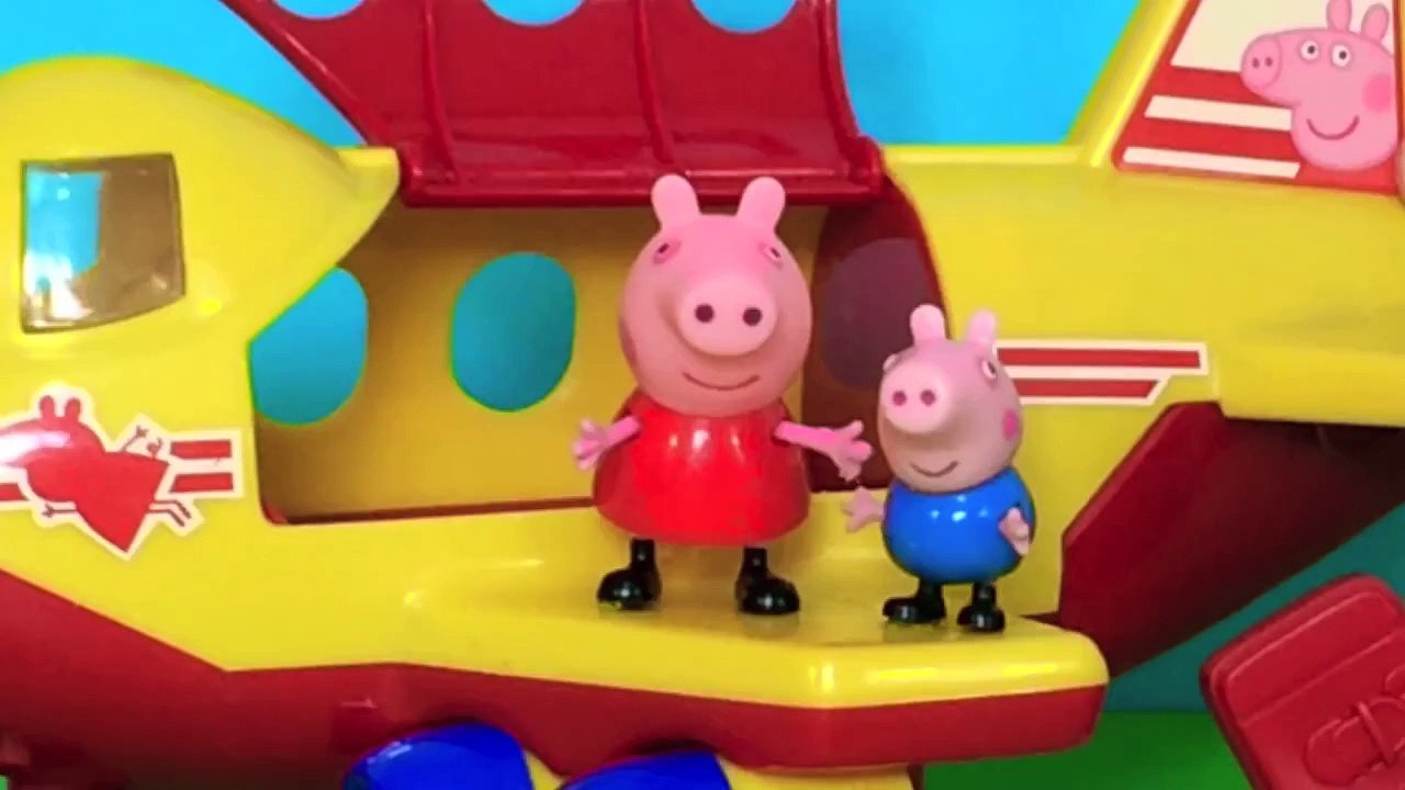 Peppa Pig 2015 New Toys English Episodes - Peppa Pig Swimming on Holiday at the Beach! HD Video!