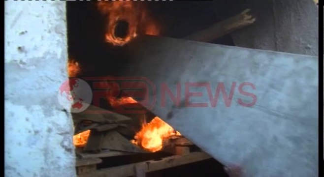 4 orë protestë, Opozita gurë dhe tymyese kryeministrisë i vënë flakën bunkerit- Ora News