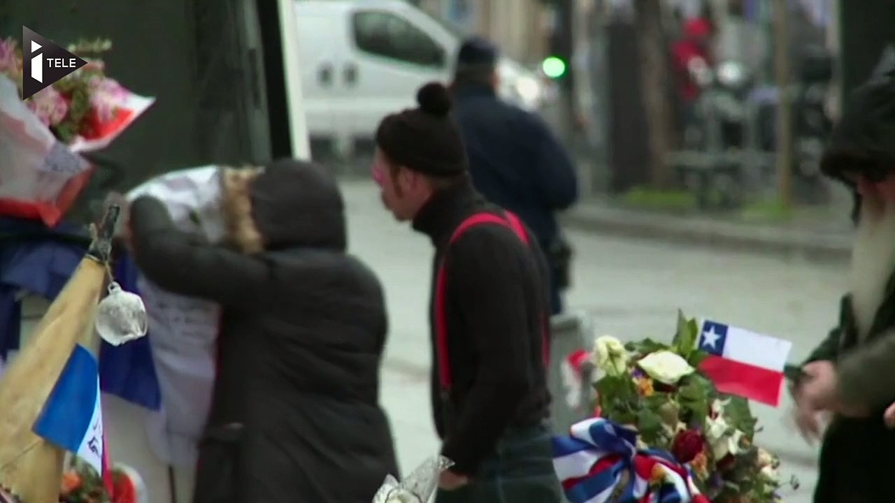 Les Eagles of Death Metal se sont recueillis devant le Bataclan