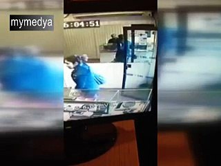 Anne ve babasını öldüren hemşire, çaldığı altınları böyle bozdurdu