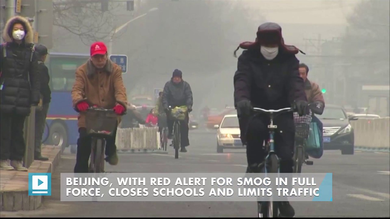Beijing, With Red Alert for Smog in Full Force, Closes Schools and Limits Traffic