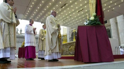 Le pape François lance le jubilé de la miséricorde