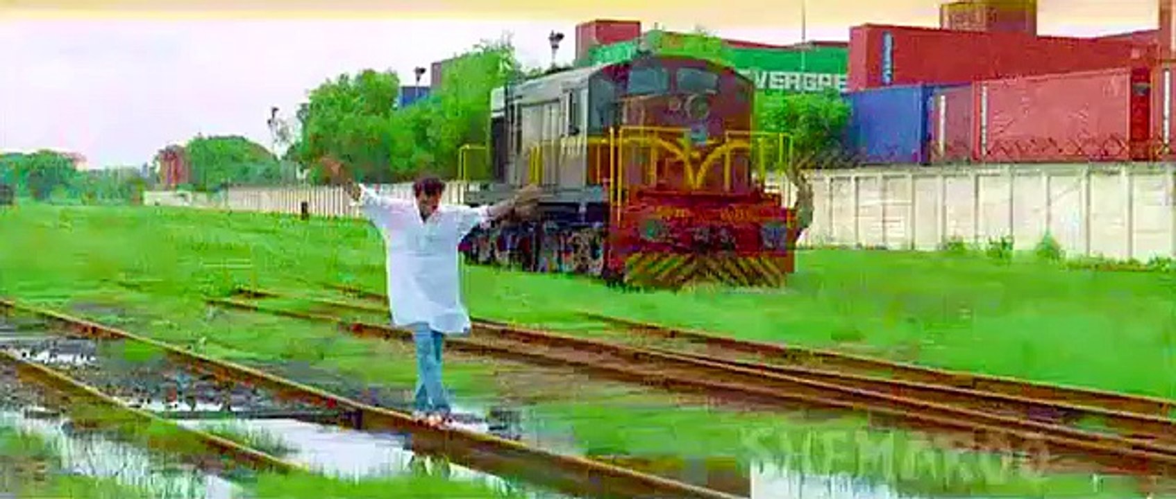 Pehli Pehli Baar Mohabbat Ki Hai - Sirf Tum (720p HD Song) - youPak.com