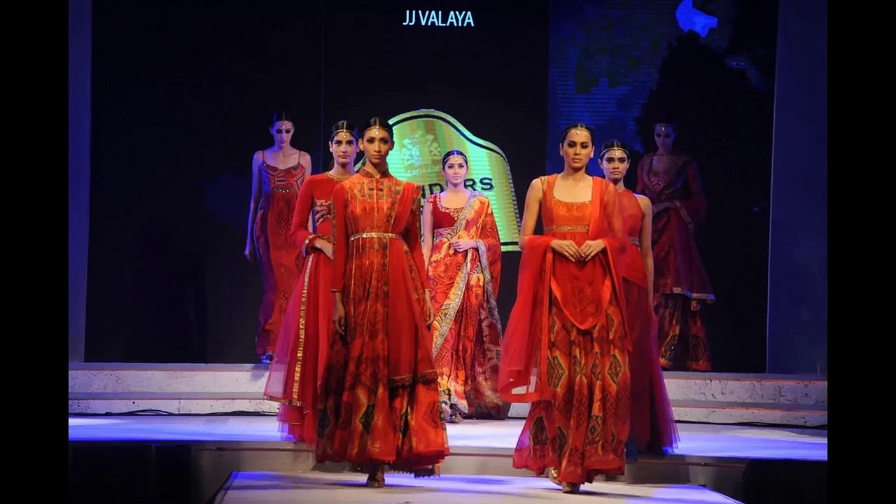 Sonakshi Sinha showstopper at Blenders Pride Fashion Tour 2015 (1)