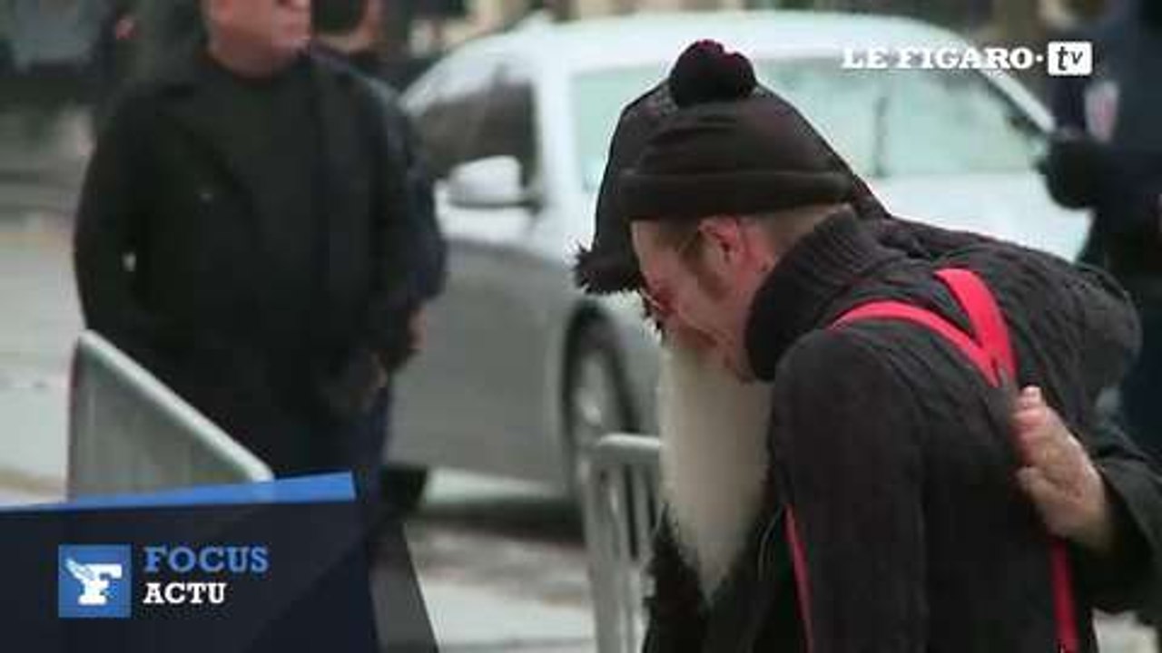 L'émotion des Eagles of Death Metal devant le Bataclan