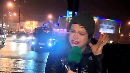 Así fue como una periodista lucho para transmitir en exterior durante una tormenta