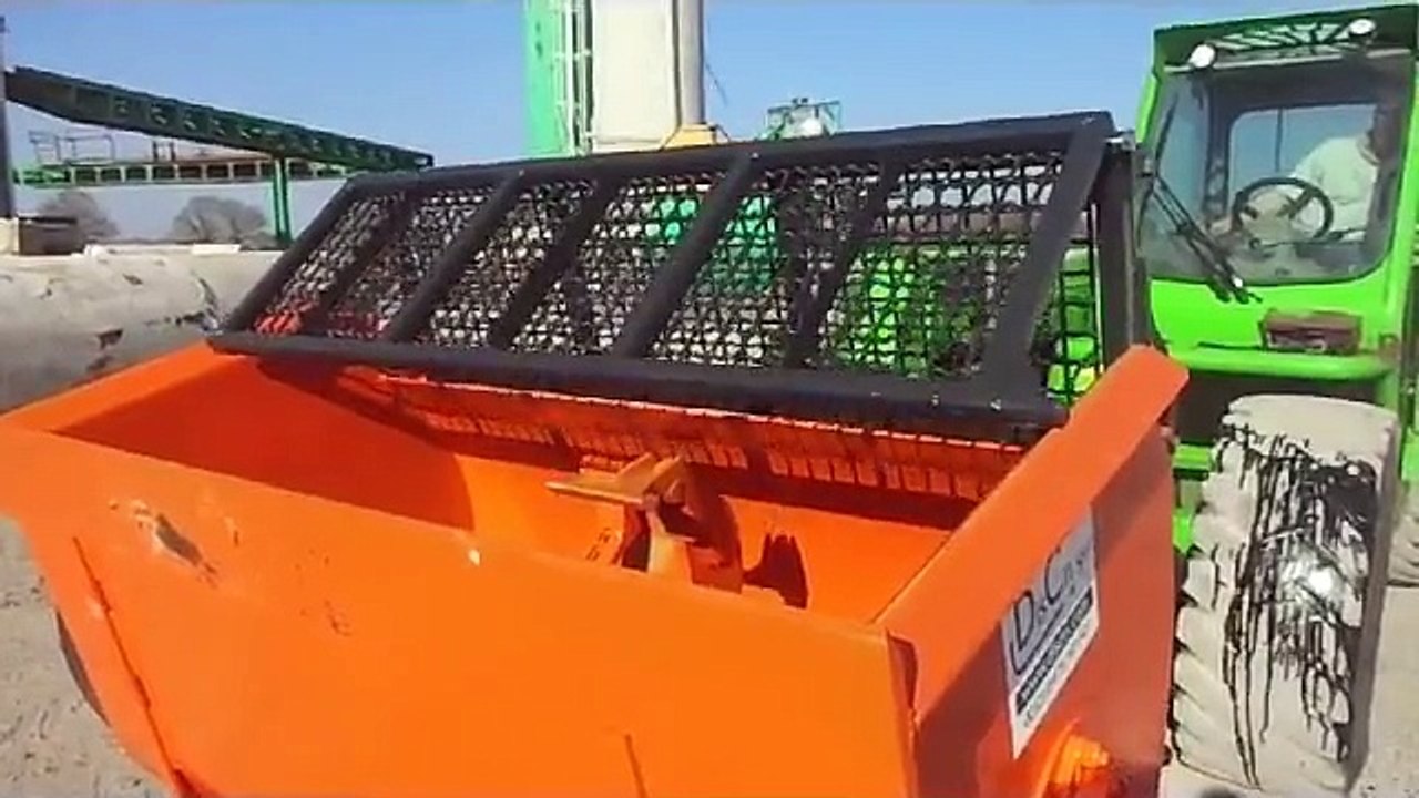 Le godet malaxeur a béton ou stabilisé Discri GM1400 pour un mélange d'agrégats de qualité