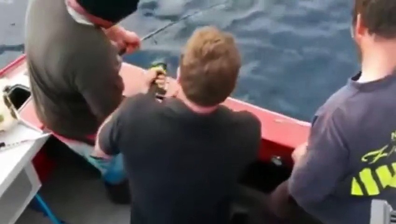 Dünyanın en azimli balıkçılarını gördünüz mü