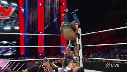 The Usos vs. The Lucha Dragons - No. 1 Contenders' Match׃ Raw, November 30, 2015