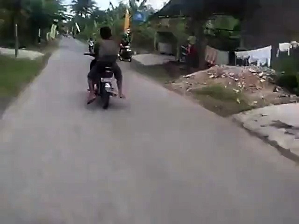 Aksi Lucu