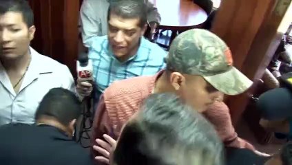 Rafael Callejas intentó evadir las preguntas de la prensa
