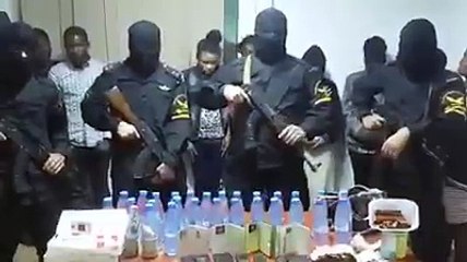 القبض علي مجموعة من الأفارقة داخل وكر لدعارة و تجارة المخدرات وزجاجات سحر