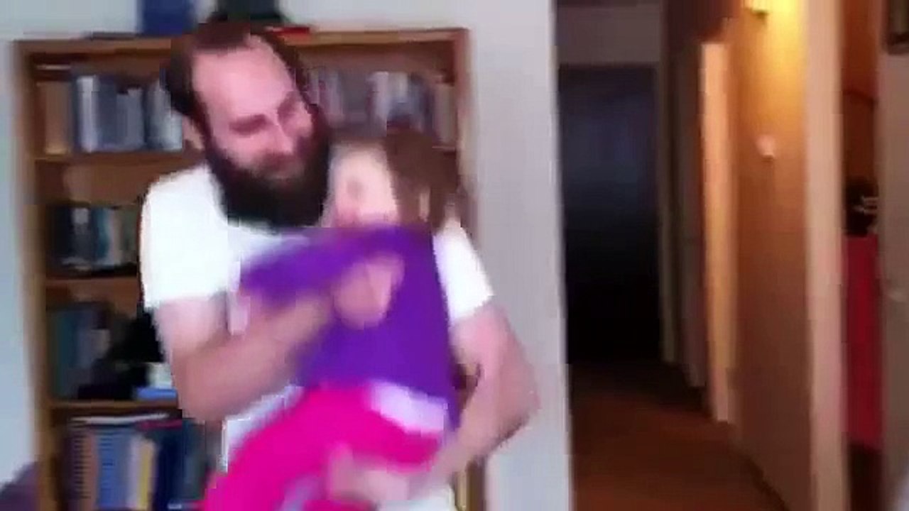 Когда ребенок увидел папу без бороды ....