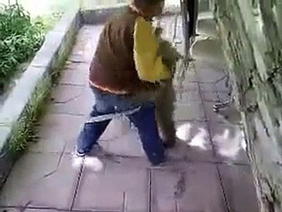 Ayı yavrusu ile güreş Kurdish Music