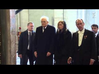 Download Video: Roma - Vaticano - il Presidente Mattarella alla Porta Santa (08.12.15)