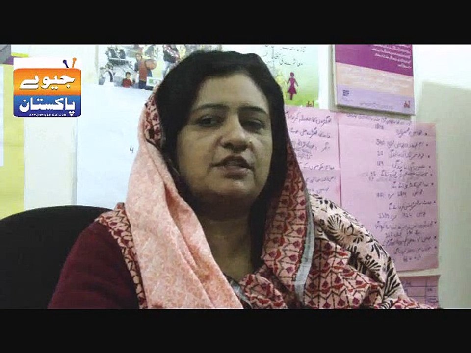 Madam Bushra Qudsia (District Coordinator Aurat Foundation M.B.Din) talked with Naveed Farooqi.