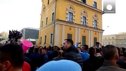 Albânia: Festejos de data histórica termina em protestos