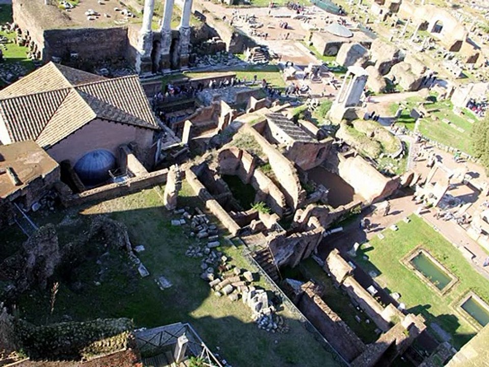 Tras de los muros