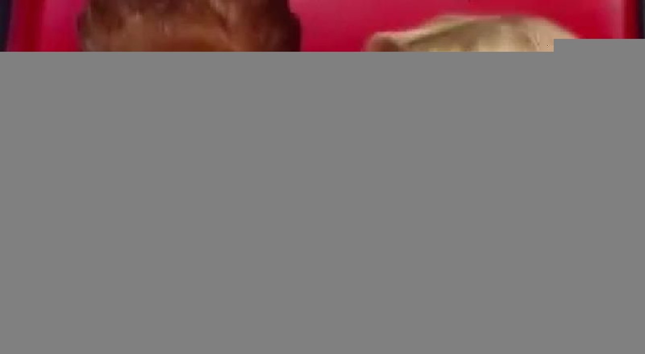 Hadise'den utandıran öpücük