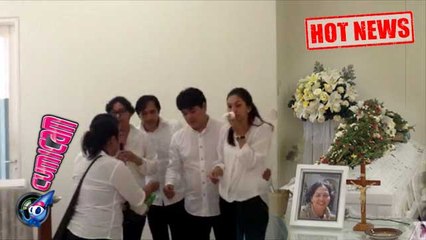 Duka Keluarga Donna Agnesia di Depan Jenazah Ibunya - Cumicam 09 Desember 2015