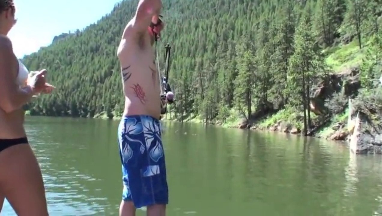 Ok İle Balık Tutan Hatunlar!.