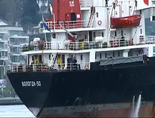 Rus askeri kargo gemisi boğazı sahil güvenlik eşliğinde geçti