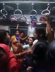 whatsapp 2015 girls fighting in train