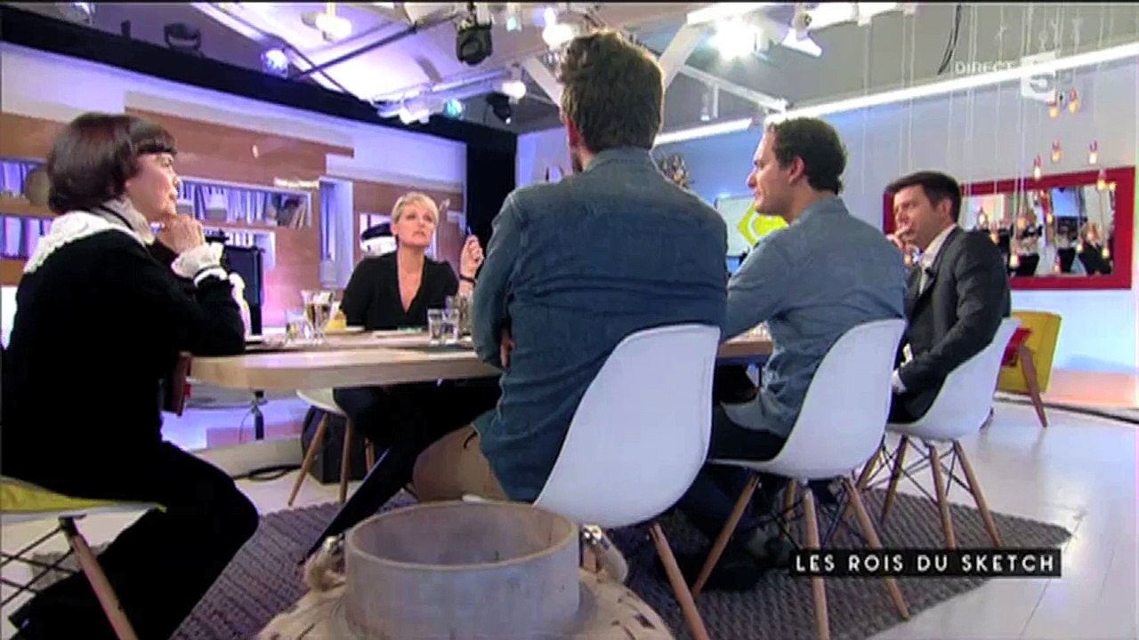 Anne-Sophie Lapix prise d'un fou rire incompréhensible dans "C à vous"