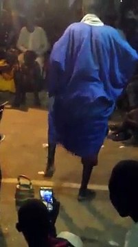 le vieux danse bizarrement mdr