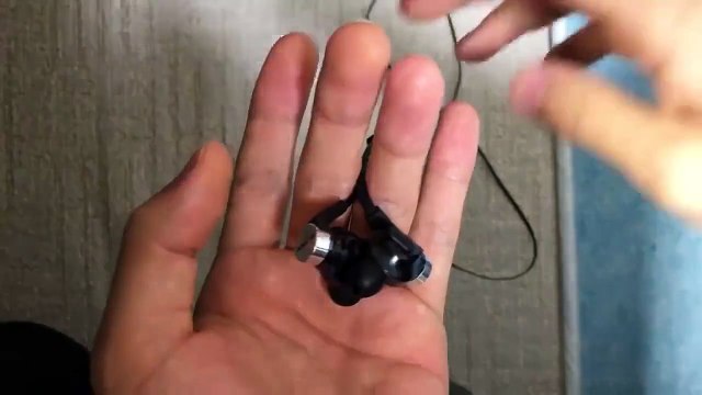 Fini les problème de cordon d'écouteurs emmêlés... Tuto