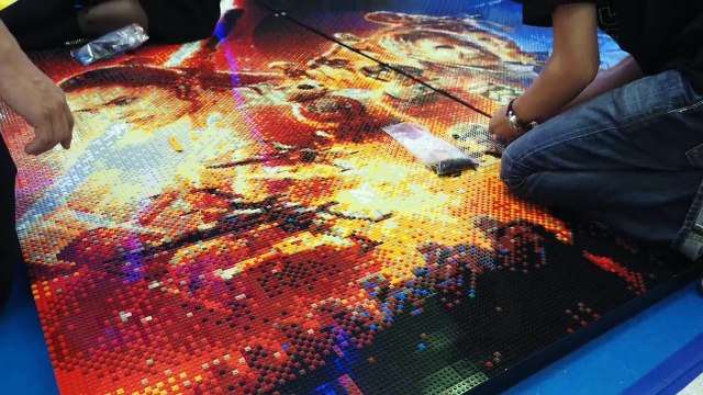 Star Wars : une fresque du Réveil de la Force réalisée en LEGO à Singapour