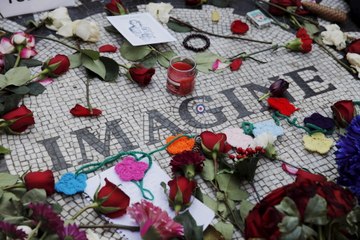 Le 35e anniversaire de la mort de John Lennon, en 42 secondes