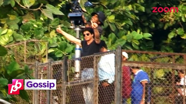 Salman Khan's & Shah Rukh Khan's fan war on Twitter - Bollywood Gossip