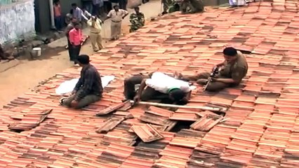 Raw video- Leopard attacking villagers in India in Maharashtra