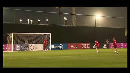 Une Madjer acrobatique fantastique de Lewandowski à l'entrainement