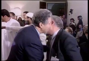 les Algériens  sont au courant  du sale travail accomplit par l'État, comme l'assassinat de Matoub Lounes et autres pour discréditer le FIS.