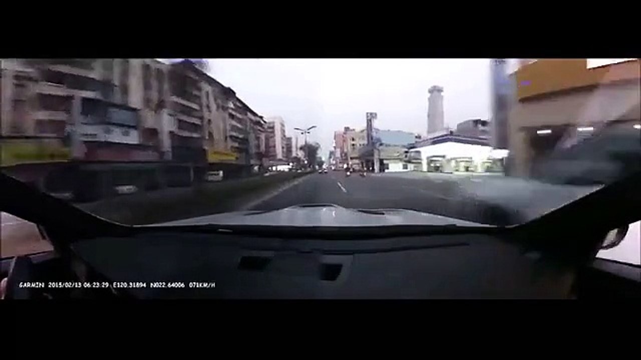 Accident à cause de la vitesse avec une voiture de sport