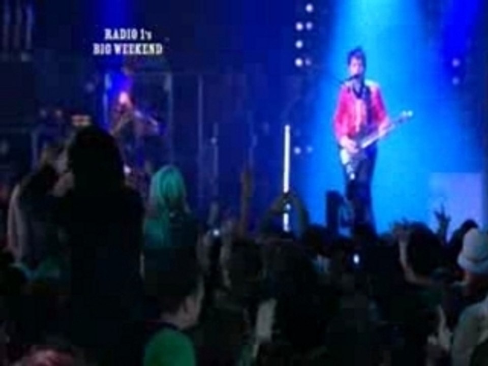 Muse - Supermassive Black Hole (Live Radio1 Dundee