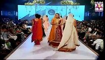 Ayeza Khan Walked on the Ramp For The First Time After Giving Birth to Her Baby