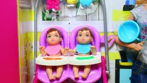 Barbie BABY SITTER Peeing Baby Doll Color Changing Diaper Career Barbie DisneyCarToys