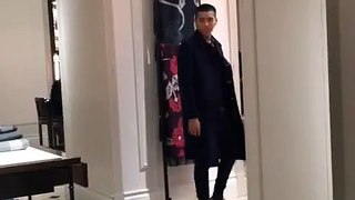 160110  WuYiFan - Burberry London Flagship Store Part.2