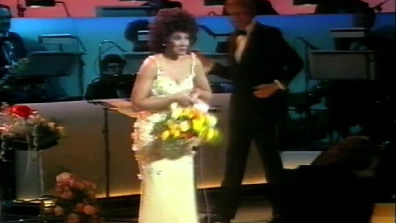 Shirley Bassey - New York New York (Medley) (1985 Live In Cardiff)