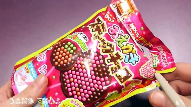 Làm kẹo socola hình mèo Hello Kitty bằng đồ chơi nấu ăn Nhật Bản